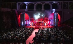 Kult-Musical an einem Kult-Schauplatz: „Hair“ im Schlossgraben Steyr