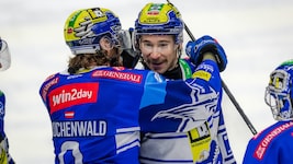 Max Coatta (re.) mit Kapitän Alex Rauchenwald