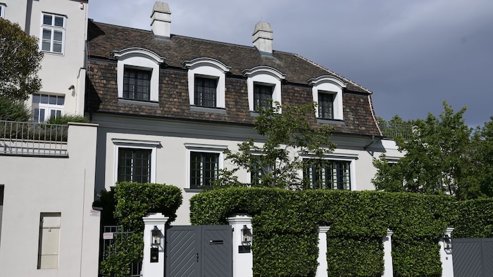 Rund 1000 Quadratmeter Wohnfläche samt In- und Outdoor-Pool: In dieser Villa wohnte Niki Lauda ...