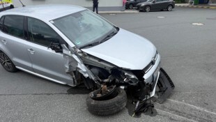 Der Pkw wurde schwer beschädigt.