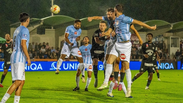 Bischofshofen (in Blau) hatte gegen Sturm keine Chance.