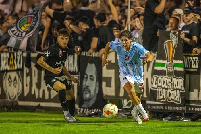 Bischofshofens Orlando-Rahim Azzef (re.).