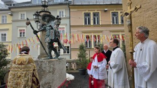 Groß wacht der Heilige Jakob ab nun bei der ihm geweihten Kirche über Villach.