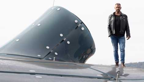 Der Stuntman Joe Tödtling am Dach des Grazer Kunsthauses