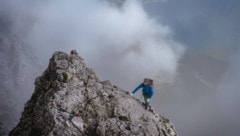 Spektakuläre Tiefblicke in Richtung Hallstätter See bieten Steige in der Krippenstein-Nordwand.