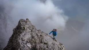 Spektakuläre Tiefblicke in Richtung Hallstätter See bieten Steige in der Krippenstein-Nordwand.