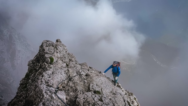 Spektakuläre Tiefblicke in Richtung Hallstätter See bieten Steige in der Krippenstein-Nordwand.