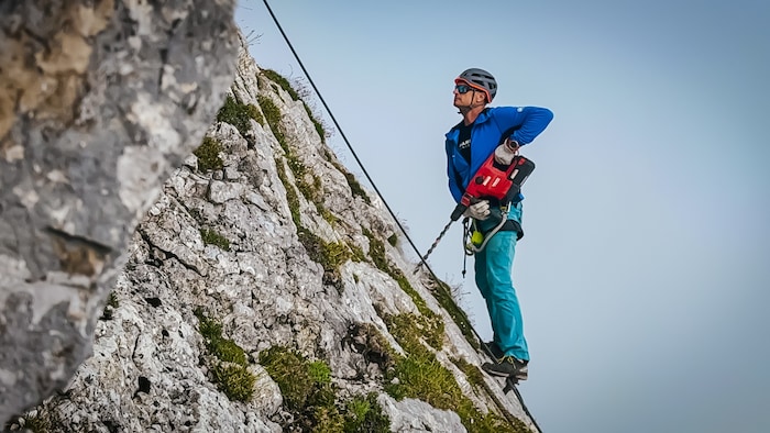 Klettersteige müssen regelmäßig gewartet werden.