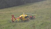 Einsatzkräfte versorgten den Mann, ehe er ins Krankenhaus geflogen wurde.