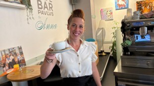 Anna Baum- gartner führt seit zwei Jahren das Café Pavlvs: „Trinkgeld muss beim Kellner ...