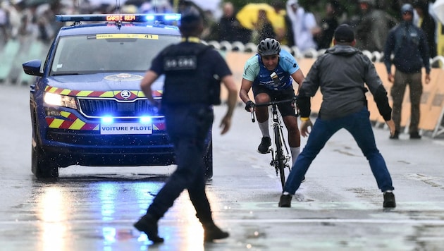 Der falsche Tour-Fahrer wollte mit dieser Aktion offenbar eine Wette einlösen.