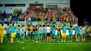 Nur 140 Fans durften nach Montenegro mit, heute aber bebt der Tivoli.