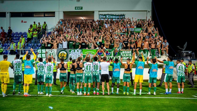 Nur 140 Fans durften nach Montenegro mit, heute aber bebt der Tivoli.