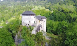 1343 erbaute Ritter Ulrich I. von Ems eine neue Burg auf einer Felsspitze über dem Vorarlberger ...