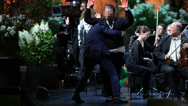 Einer der Aktivisten wurde laut Medienberichten schon bei einer früheren Aktion aktiv.