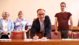 Auinger schlägt vor, die Gehälter der Stadtpolitiker bis 2029 einzufrieren.