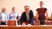 Auinger schlägt vor, die Gehälter der Stadtpolitiker bis 2029 einzufrieren.