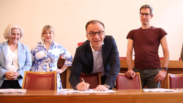 Auinger schlägt vor, die Gehälter der Stadtpolitiker bis 2029 einzufrieren.