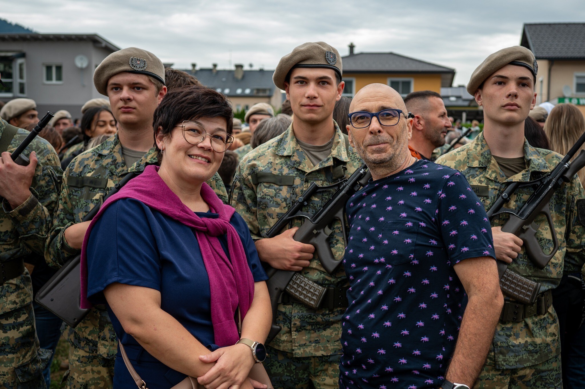 Foto mit dem schneidigen Sohnemann: Viele Eltern machten Erinnerungsfotos.