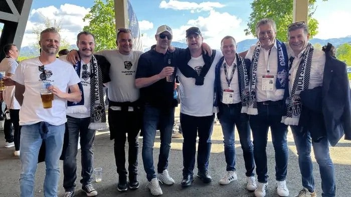 Thomas Seifried (2. v. r.) ist als Ex-Keeper glühender WAC-Fan, war auch beim Cupsieg auf der ...