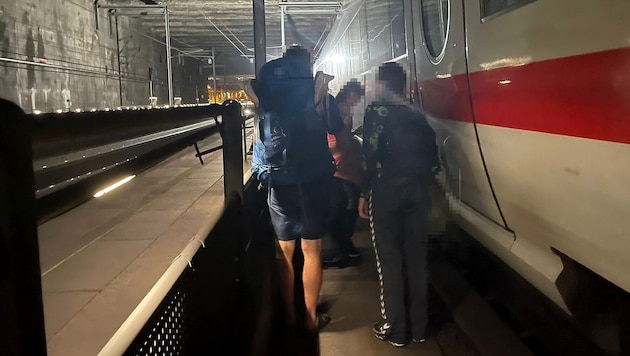 Die Rettung der Fahrgäste aus dem Wienerwaldtunnel vergangenes Jahr verlief chaotisch, die ÖBB ...