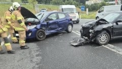 Vier Personen wurden beim Unfall verletzt.
