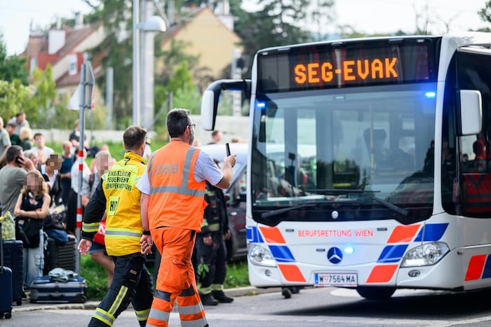 Fahrgäste mussten auf Busse ausweichen.