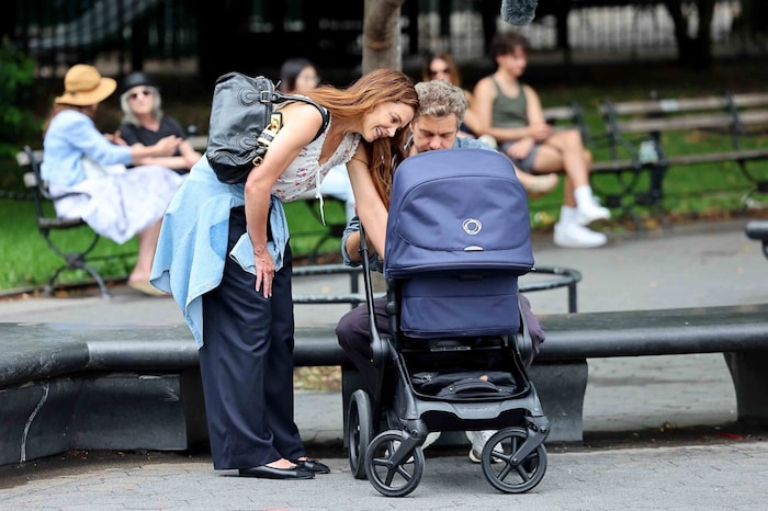 Katie Holmes und Joshua Jackson mit Baby am Set