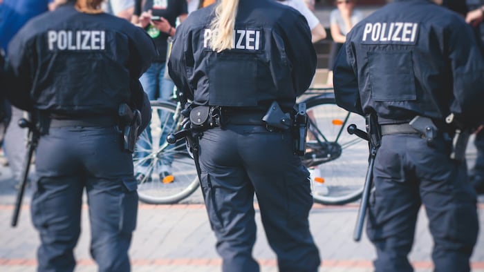 Ausgerechnet die Polizei soll nun für die Sicherheit der Linken-Politikerin sorgen. Beim ...