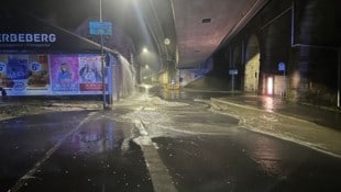 Die Gullies schafften es nicht mehr, die Wassermassen aufzunehmen.