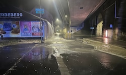 Die Gullies schafften es nicht mehr, die Wassermassen aufzunehmen.