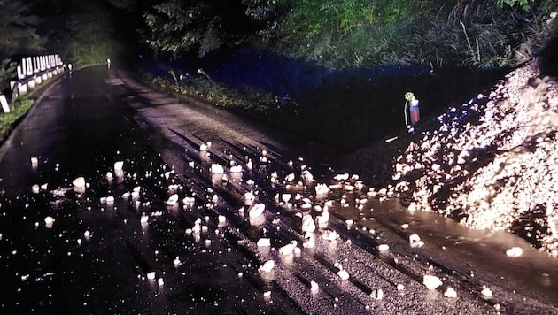 Jede Menge Geröll und Gestein donnerte auf die Kössener Straße.