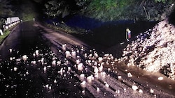 Jede Menge Geröll und Gestein donnerte auf die Kössener Straße.