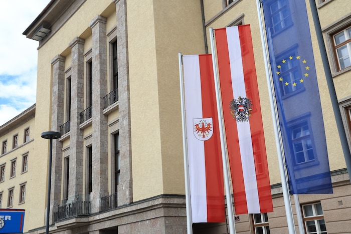 Im Landhaus ist die Bürokratie zu Hause