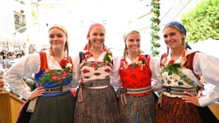 Die Laderinnen mit ihrer feschen Gailtaler Tracht.