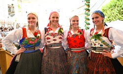 Die Laderinnen mit ihrer feschen Gailtaler Tracht.