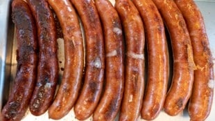 Weil die Bratwurst auf einem Volksfest seiner Meinung nach zu teuer war, rief ein junger Mann ...