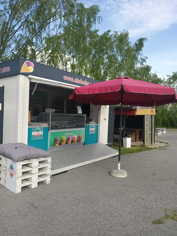 Der Eisdealer in Winden dürfte eines der ersten Opfer der Diebesbande gewesen sein.