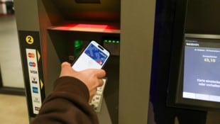 Wer seine Bankgeschäfte mit dem Handy tätigt, sollte unbedingt gewisse Sicherheitsstandards ...