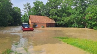 Mehrere starke Regengüsse fluteten das Gelände.