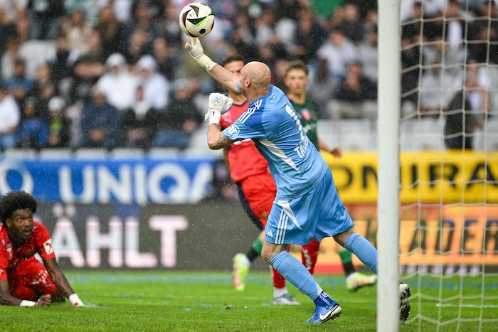 Wacker-Torwart Lukas Tauber zeigte eine starke Leistung.