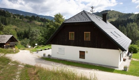 Peršmanhof in Bad Eisenkappel: Über 100 m² Ausstellungsfläche widmen sich den Schwerpunktthemen ...