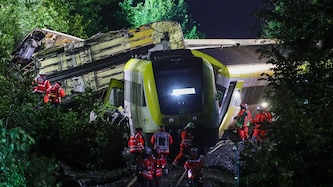 In Baden-Württemberg ist am Sonntagabend ein Zug entgleist. Dabei sind drei Menschen ums Leben ...