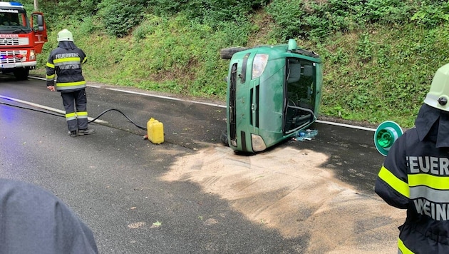 Der Pkw landete auf der Fahrerseite.