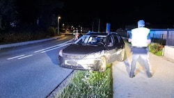 Ein Fahrer krachte in Lamprechtshausen gegen eine Betonmauer.