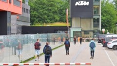 Am Montag kamen die Mitarbeiter an die Produktionsstandorte zurück.