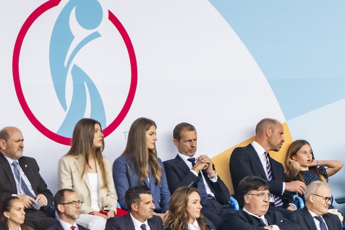 Royale Fußballfans vereint: Prinzessin Sofía, Kronprinzessin Leonor, Prinz William und ...