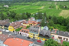 Neustift am Walde aus der Vogelperspektive – hier findet Ende August der traditionelle Kirtag ...