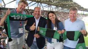 „Tiroler Krone“-Chefredakteur Claus Meinert, ÖFB-Präsident Josef Pröll, Jasmin Steiner („Tiroler ...