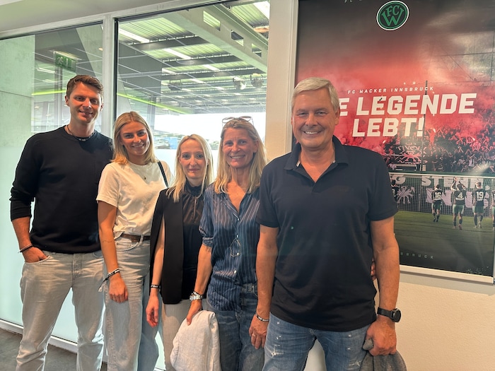 Hans F. und Bettina Reisch, RA Elisabeth Stichmann, Lena Reisch mit Lukas (von rechts).